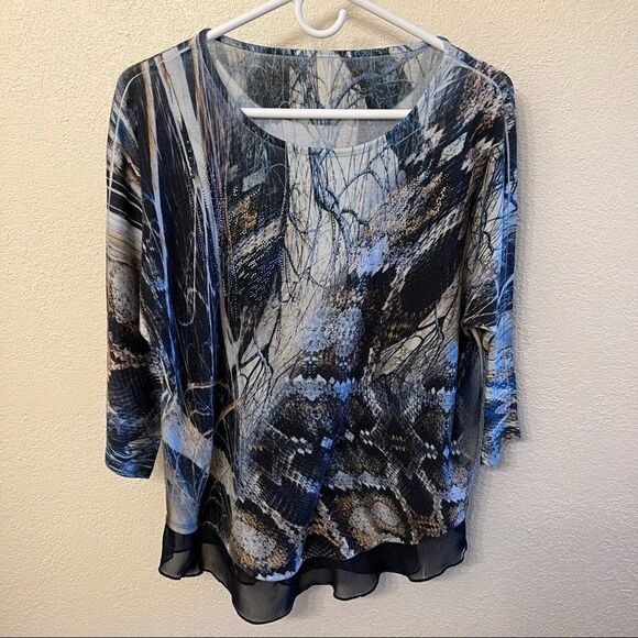 Graphic Long Sleeve Top Size Medium - Picture 1 of 6